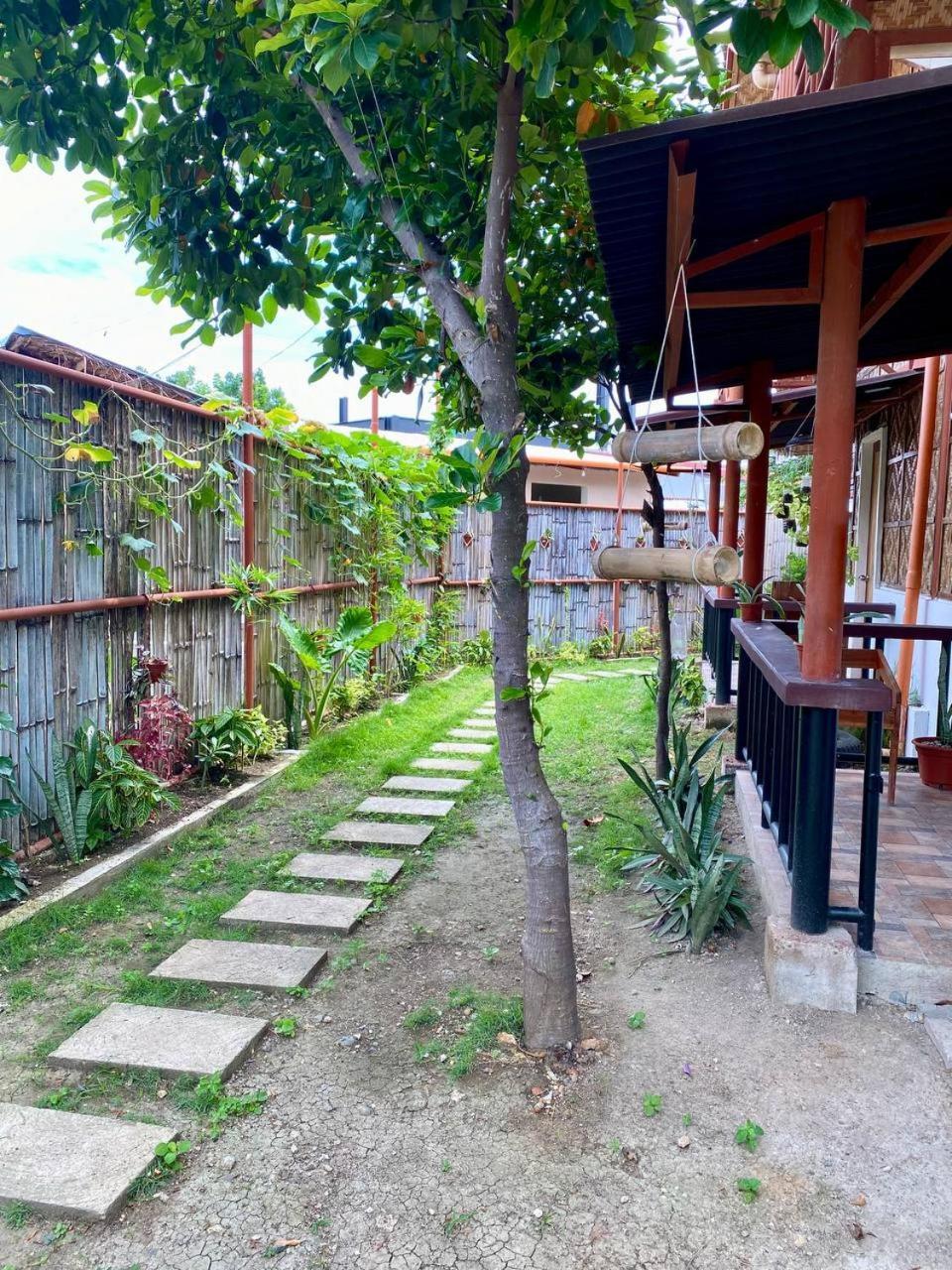 Moalboal Panagsama Beach Topbudz Hostel Exterior photo