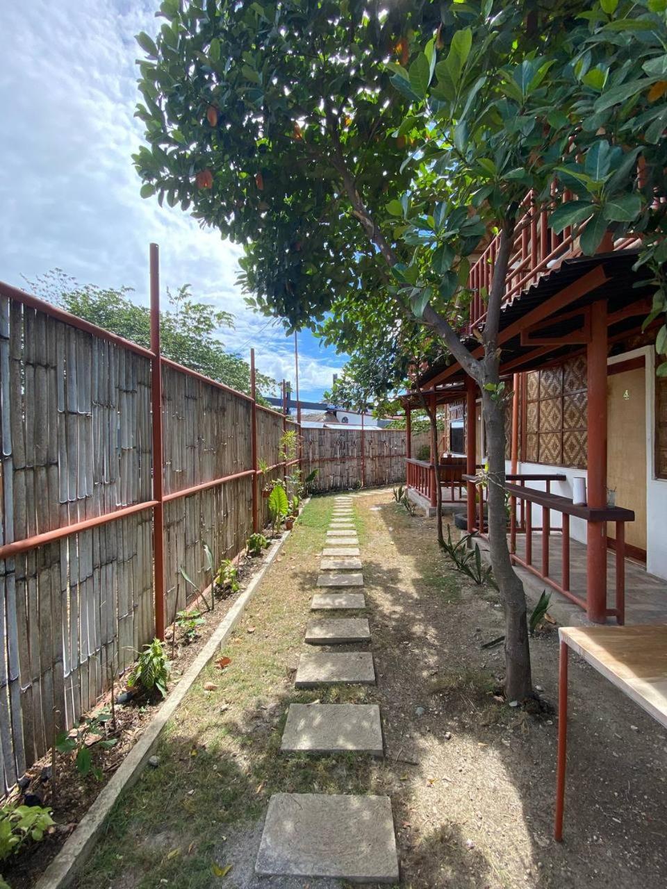 Moalboal Panagsama Beach Topbudz Hostel Exterior photo